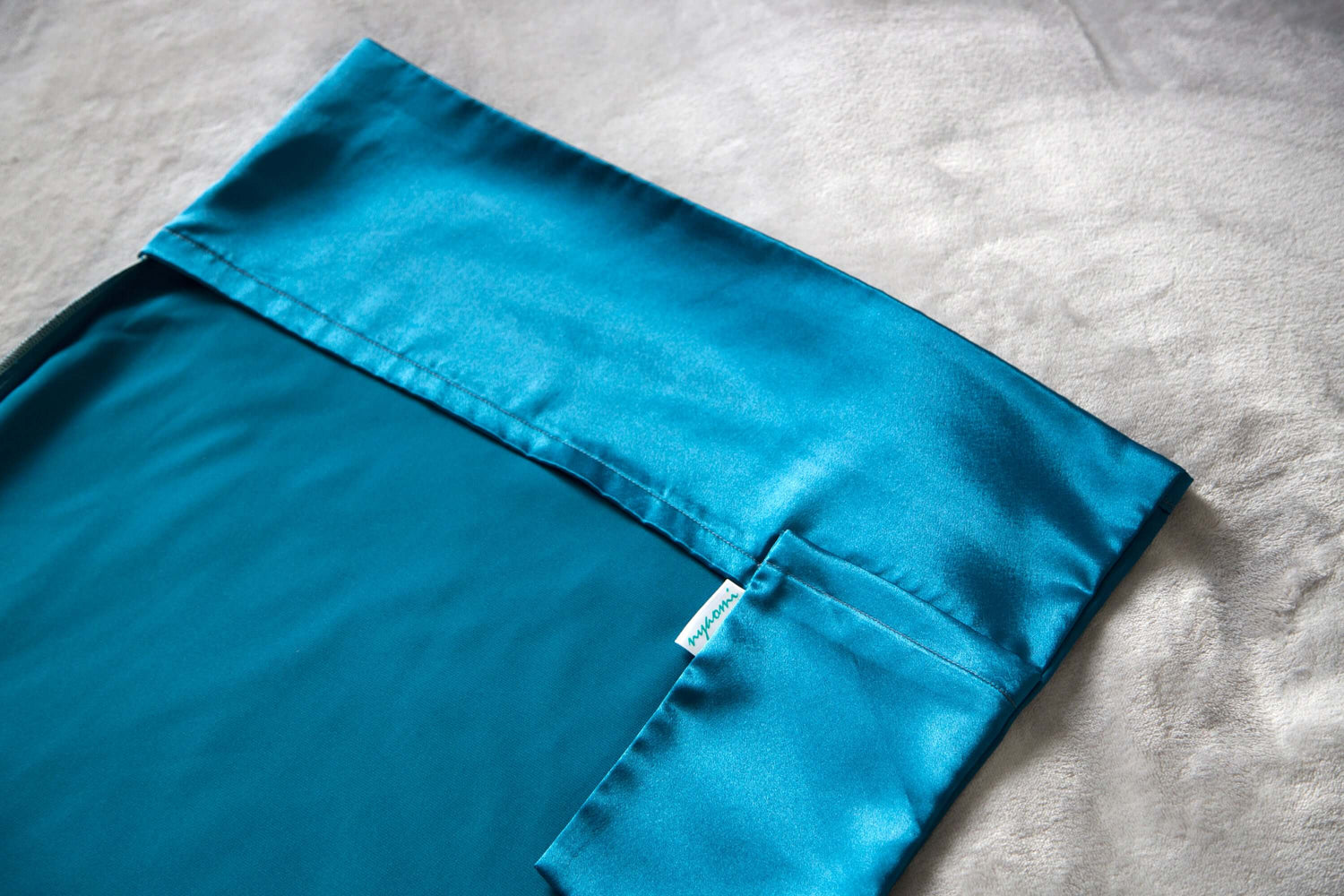 Jovés Teal - Satin pillowcase with an interior pocket