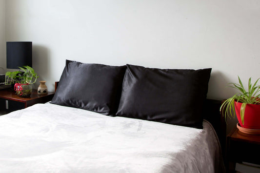 Jovés Black - Satin pillowcases with an interior pocket