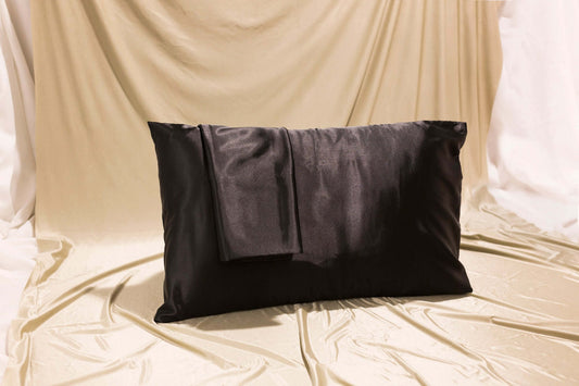 Jovés Black- Satin pillowcase with an interior pocket